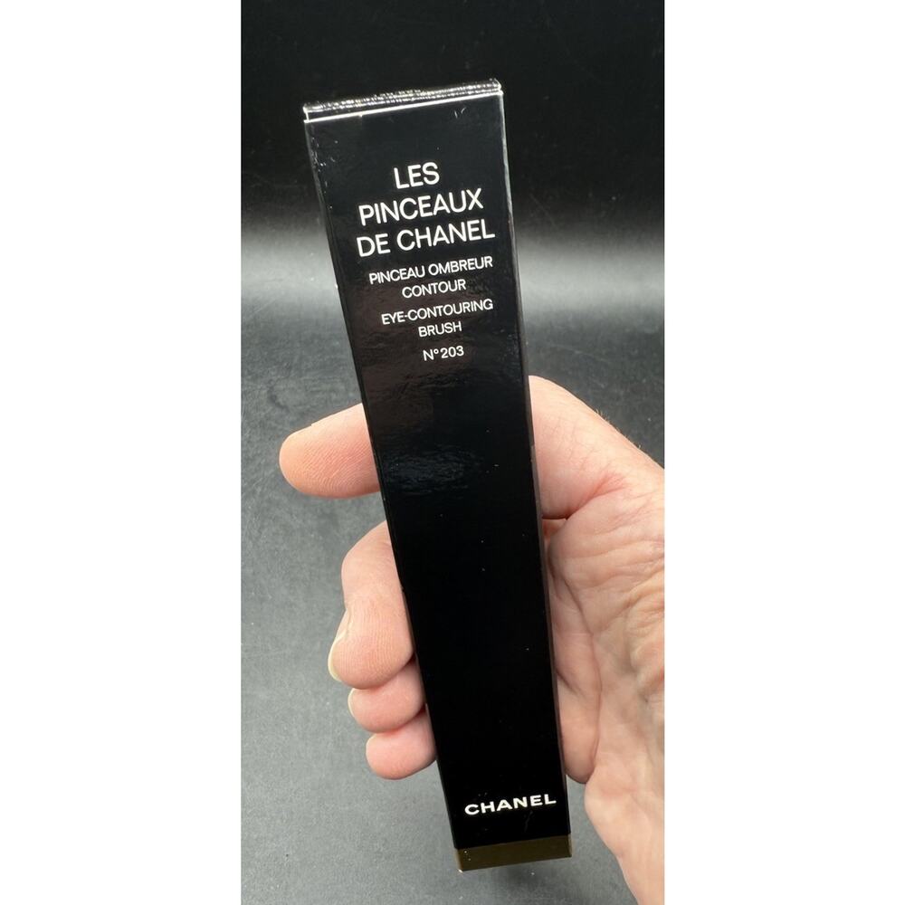 Chanel Les Pinceaux De Chanel Eye Contouring Brush 203 NEW IN B0X